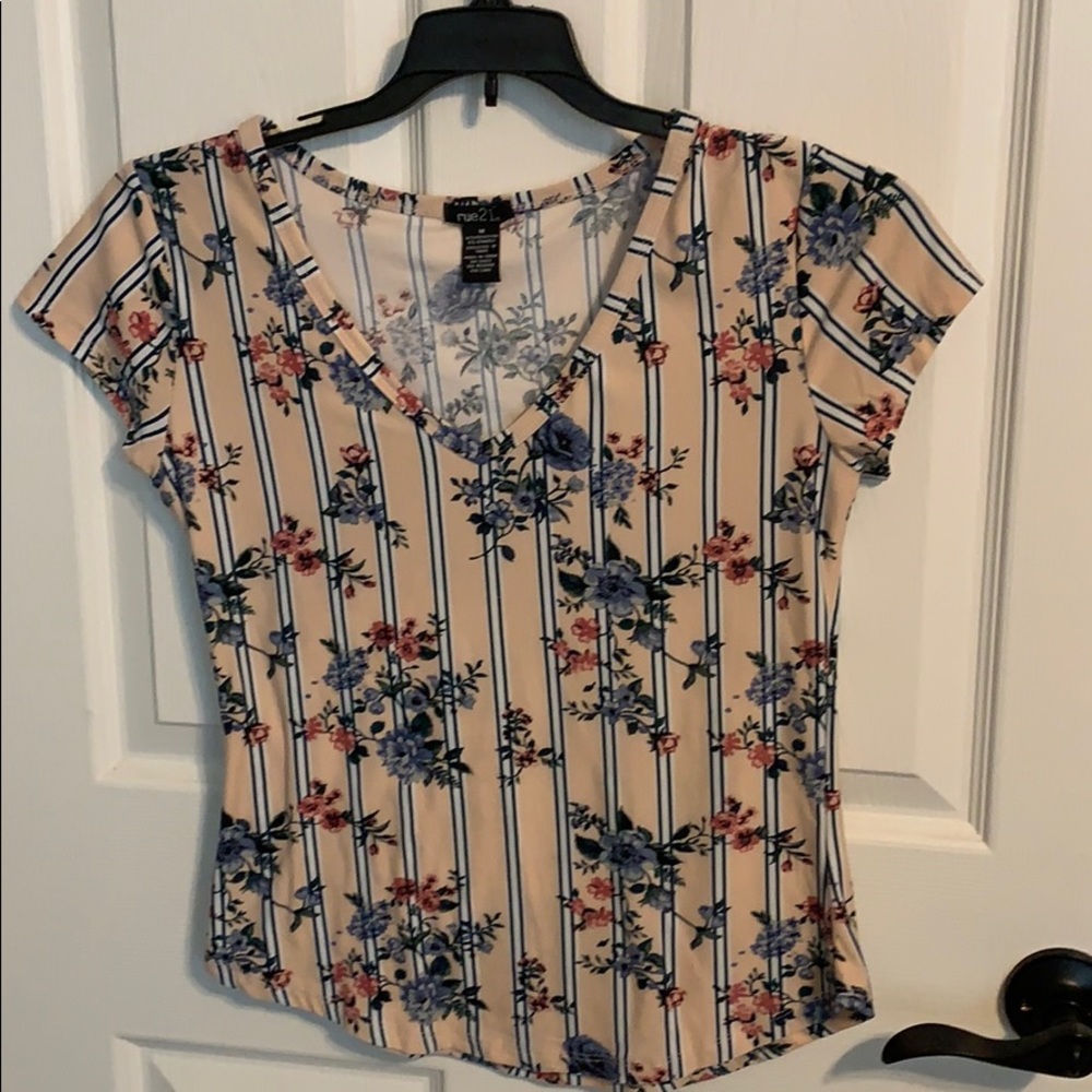 Rue 21 top buttery soft and stretchy